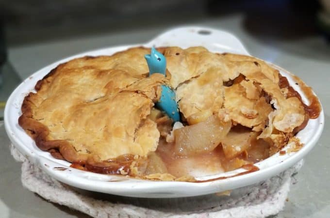 How to Make A Perfectly Sweet and Buttery Pie Crust in Minutes